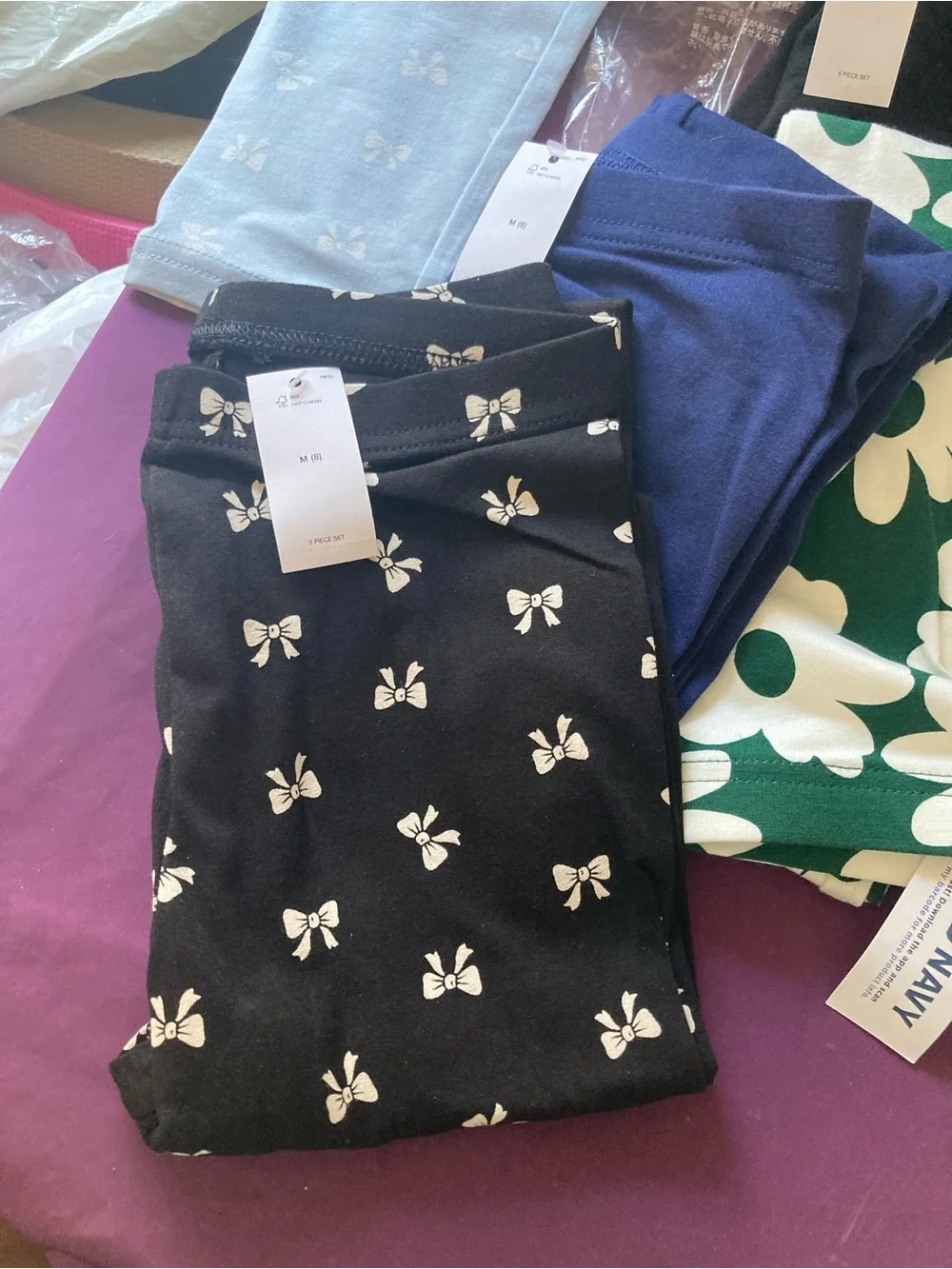 5 pairs of Old Navy Light Blue Leggings with White Bow Print size Medium/8